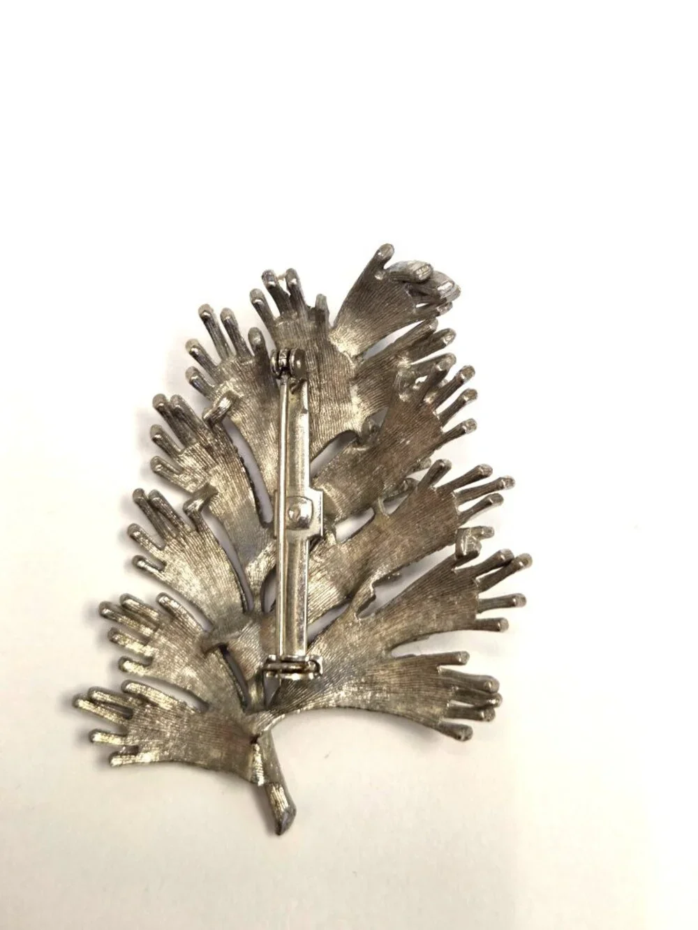 Vintage Silver Tone Leaf Brooch Pin Metal Retro Jewelry Accessory For Women